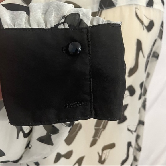 Kardashian Kollection shear blouse. Black and white size large - Picture 10 of 14